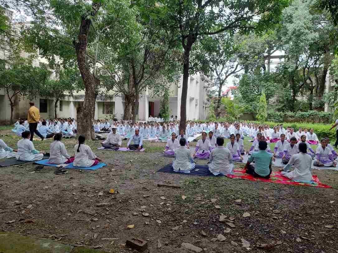 अन्तर्राष्ट्रीय योगा दिवस पर स्टेट कॉलेज /स्कूल ऑफ नर्सिग के छात्र-छात्राओं ने किया योग