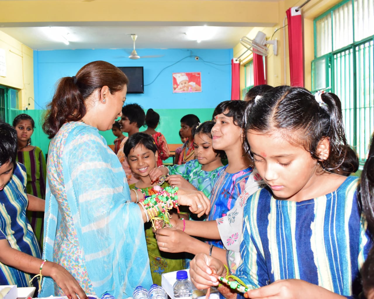 महिला सशक्तिकरण एवं बाल विकास मंत्री रेखा आर्या ने बाल निकेतन में मनाया रक्षाबंधन