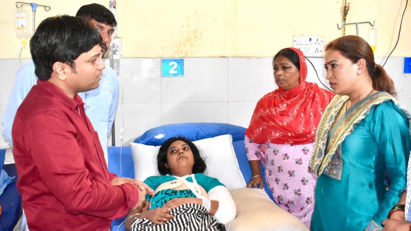 कैबिनेट मंत्री रेखा आर्या ने काशीपुर पहुंचकर सड़क हादसे में घायल श्रमिकों का जाना हालचाल,डॉक्टरों को दिए घायलों के समुचित इलाज करने के निर्देश