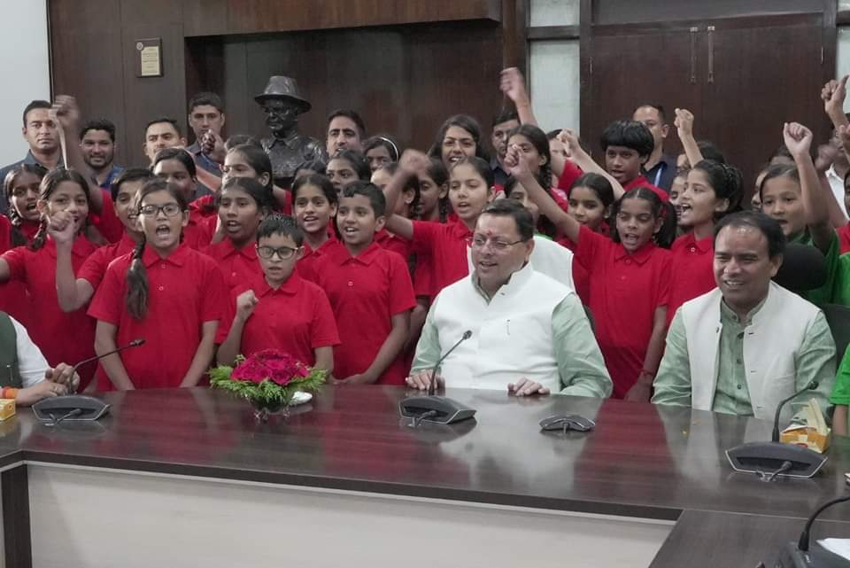 मुख्यमंत्री पुष्कर धामी ने चंद्रयान की सफल लैंडिंग को बताया ऐतिहासिक