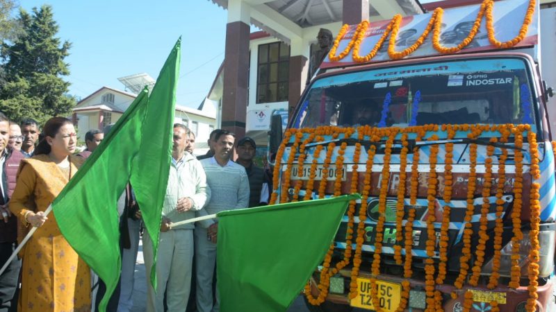कैबिनेट मंत्री रेखा आर्या ने विकसित भारत संकल्प यात्रा के वाहनों को दिखाई हरी झंडी,कहा सरकार की जनकल्याणकारी योजनाओं को हर व्यक्ति तक पहुंचाना है लक्ष्य