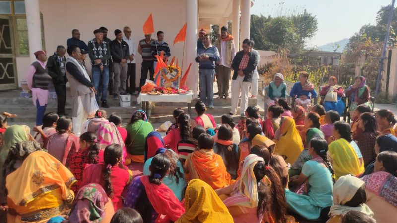 भगवान श्री राम जी का पूजित अक्षत कलश यात्रा यमकेश्वर मंडल में पहुंचने पर जनता ने लिया आशीर्वाद 