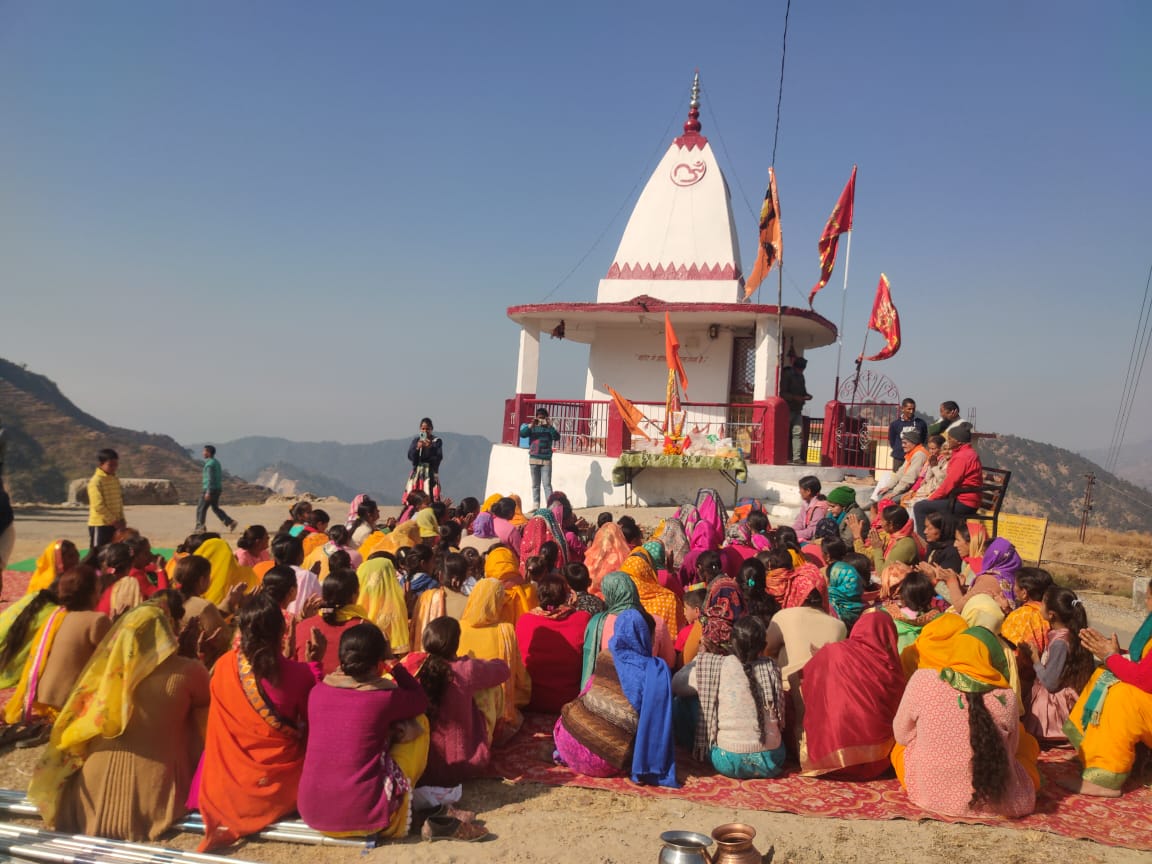 भगवान श्री राम जी का पूजित अक्षत कलश यात्रा आज यमकेश्वर मंडल के न्याय पंचायत नौगांव के तिमली अकरा पहुंचा