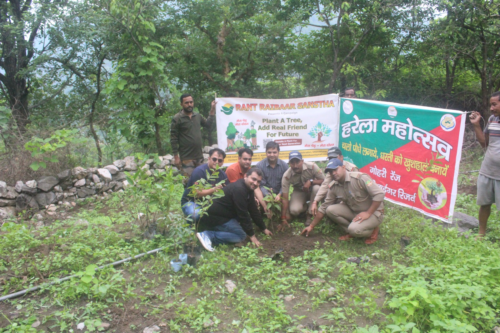 हरेला अभियान के तहत रंत रैबार संस्था ने यमकेश्वर बिजनी में किया वृक्षारोपण