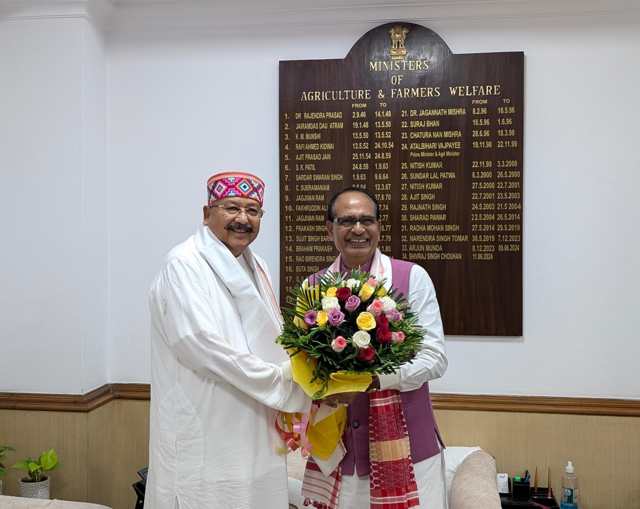 कैबिनेट मंत्री श्री सतपाल महाराज ने केंद्रीय कृषि एवं किसान कल्याण मंत्री श्री शिवराज चौहान से किसानों की आय बढ़ाने के लिए  टीक, सफेद चंदन उगाने के लिए डी नोटिफाई करने का अनुरोध किया