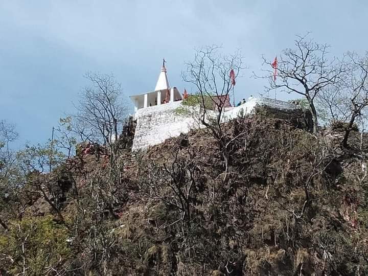 यमकेश्वर क्षेत्र की अधिष्ठात्री ईष्ट देवी मॉ विन्ध्यवासनी मंदिर के लीज पर देने से छीन जायेगें सिरणी जैसे मूलभूत अधिकार