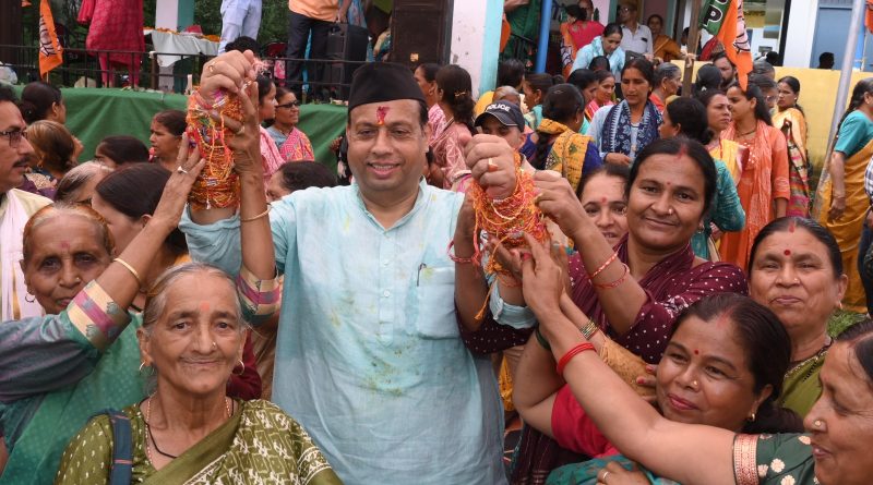 रक्षा बंधन कार्यक्रम में बतौर मुख्य अतिथि पहुंचे वरिष्ठ भाजपा नेता एवं बीकेटीसी अध्यक्ष हेमंत द्विवेदी